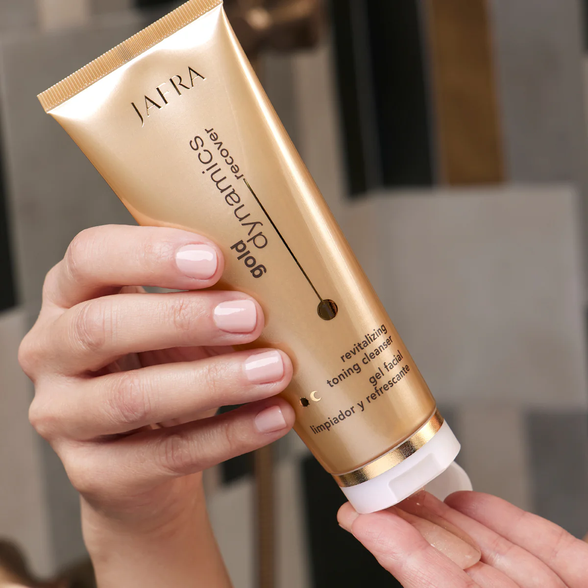 Gold Dynamics Revitalizing Toning Cleanser - Image 3