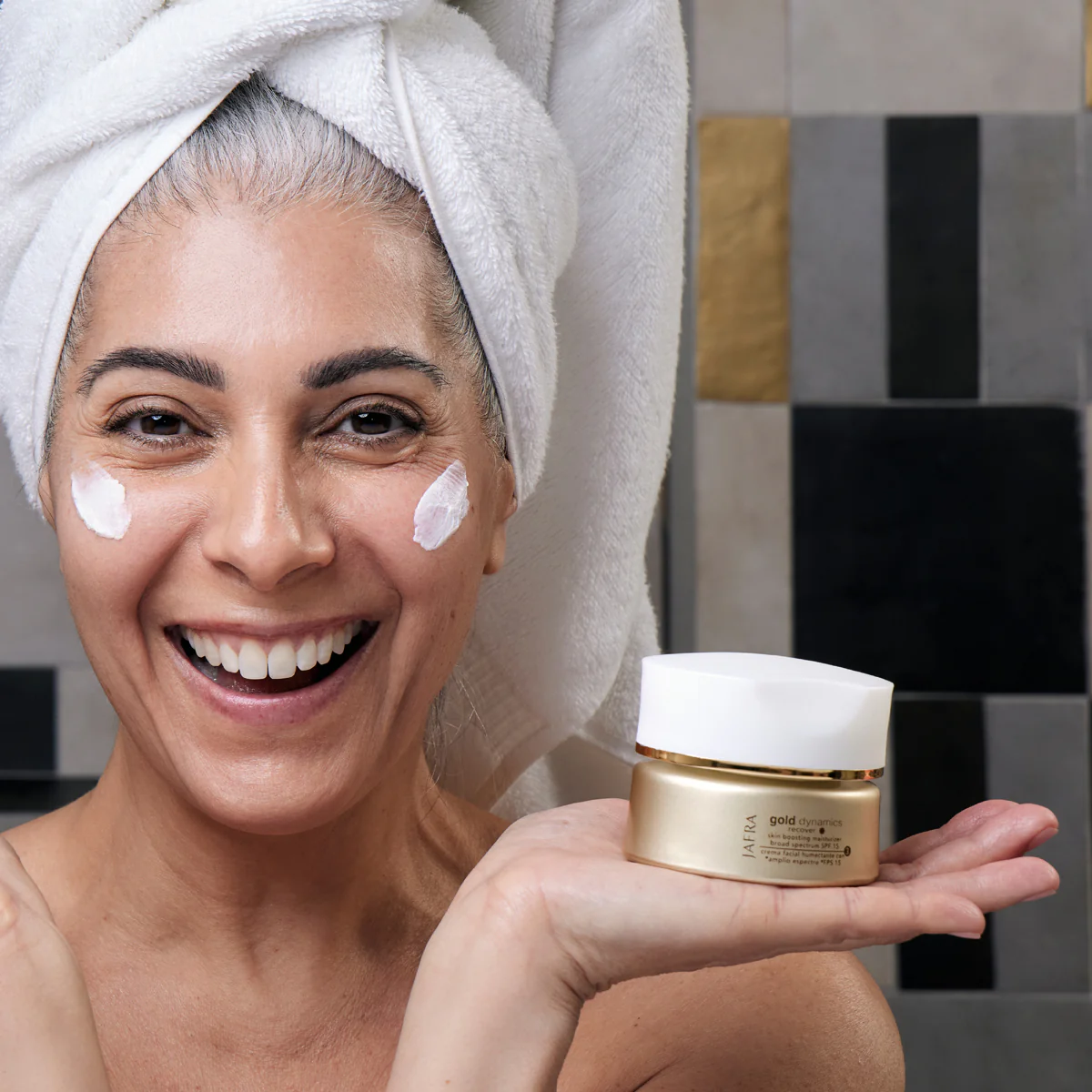 Gold Dynamics Skin Boosting Moisturizer Broad Spectrum SPF 15 - Image 3