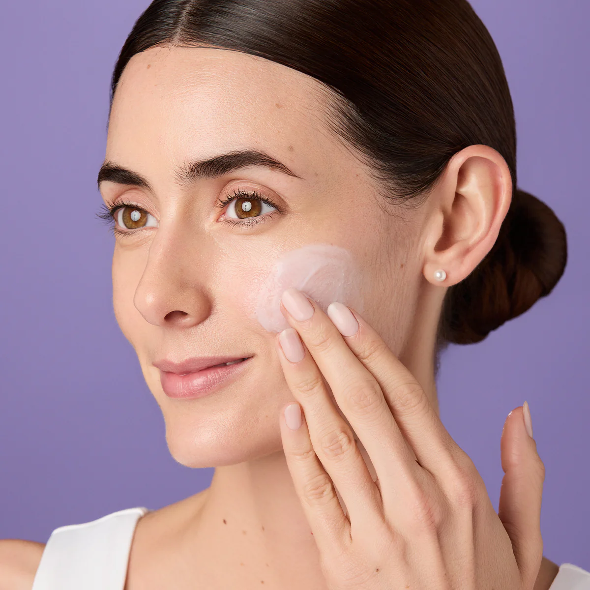 JAFRA Revitalize Gentle Cleansing Milk - Image 3