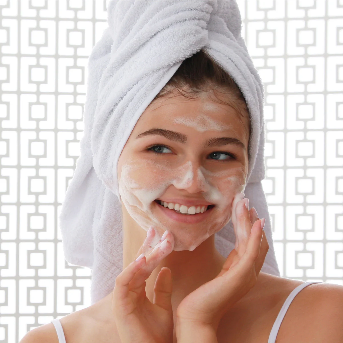 JAFRA ROYAL Clear Smart Clarifying Cleansing Foam - Image 3