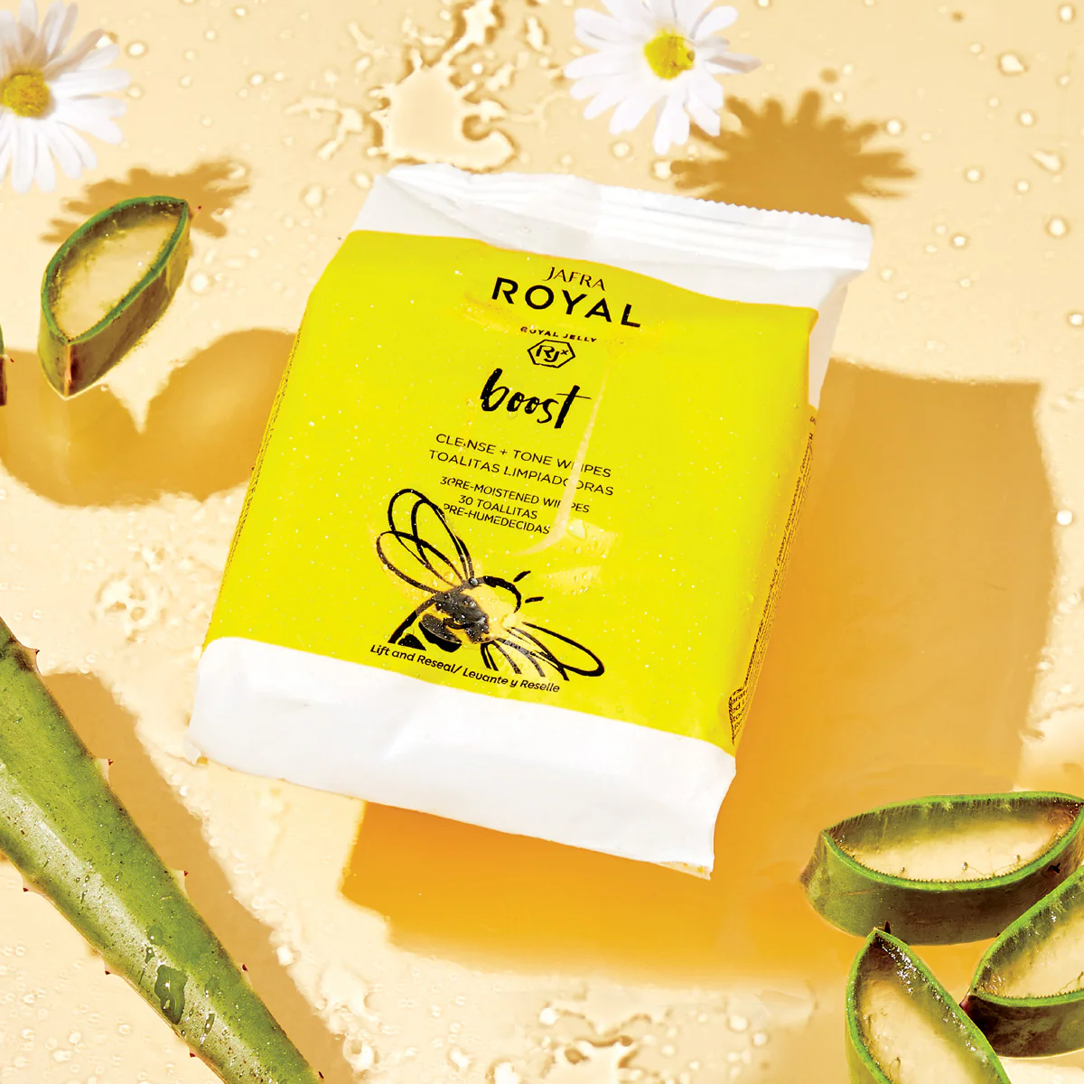 JAFRA ROYAL Boost Cleanse + Tone Wipes - Image 4